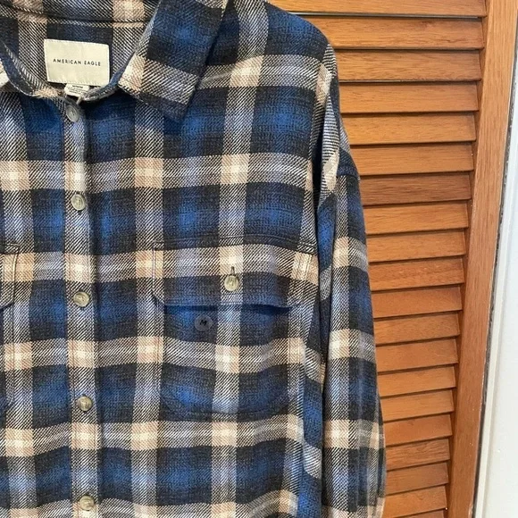 American Eagle Women’s Blue and White Plaid Autumn Flannel Sz M - Picture 4 of 7